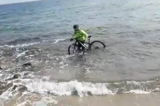 bici in mare