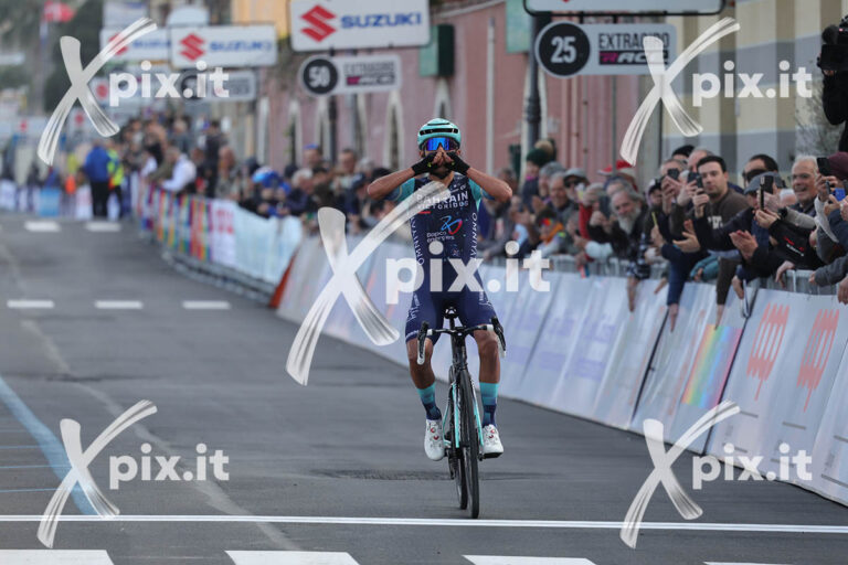 L'arrivo di Buitrago a Laigueglia - © xpix.it // Ghiglione